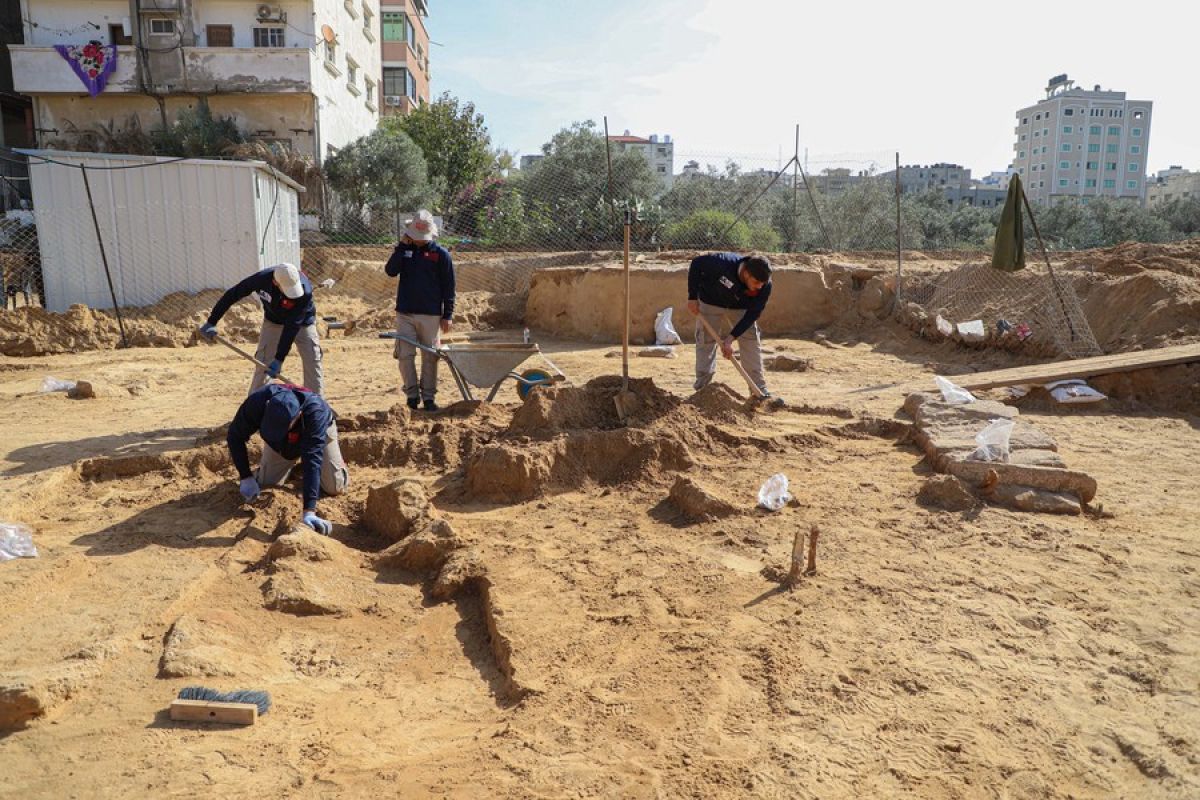 Situs pemakaman era Romawi ditemukan di Jalur Gaza utara