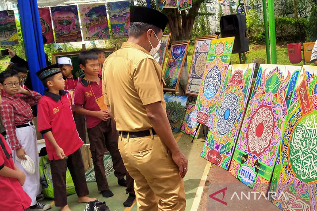 Jaktim pamerkan kaligrafi karya pelajar di RPTRA Mustika Kramat Jati