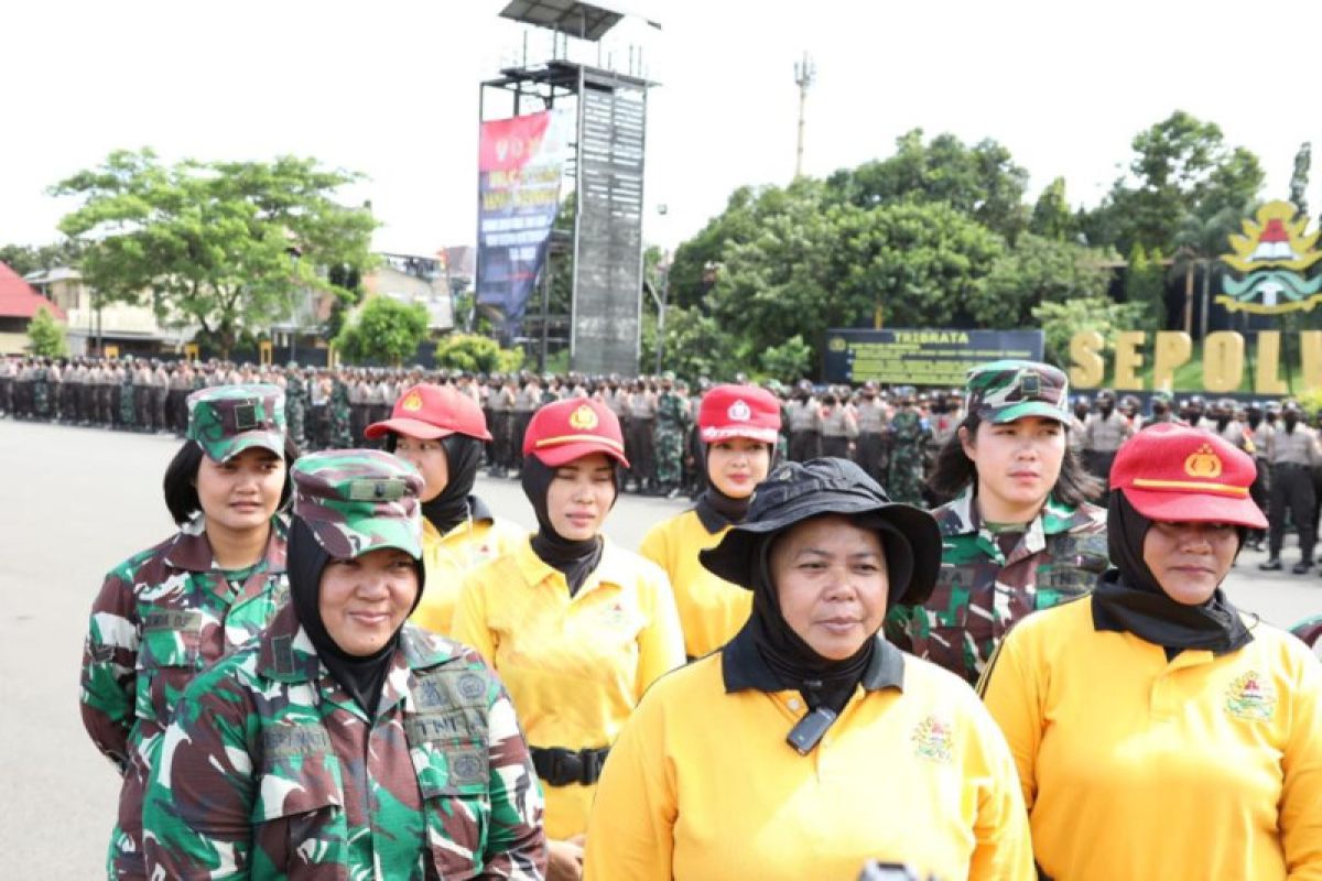 Wanita TNI-Polri diharapkan jadi pemersatu bangsa