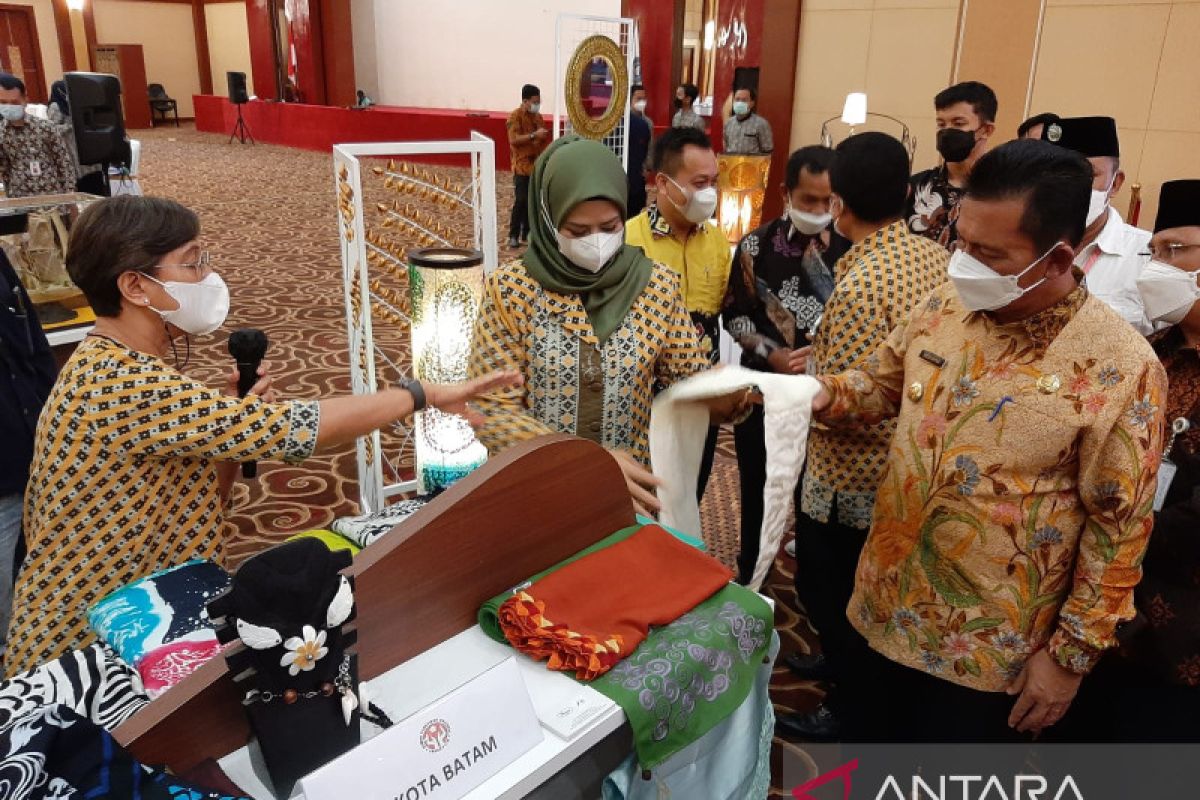 Dewi Kumalasari Ansar ajak pelaku IKM ikut pengadaan barang pemerintah