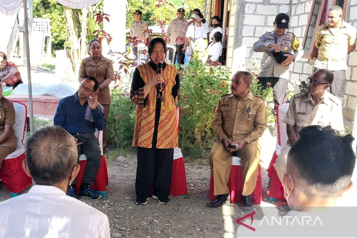 Menteri Sosial ajak warga korban Seroja di NTT bangun usaha ekonomi