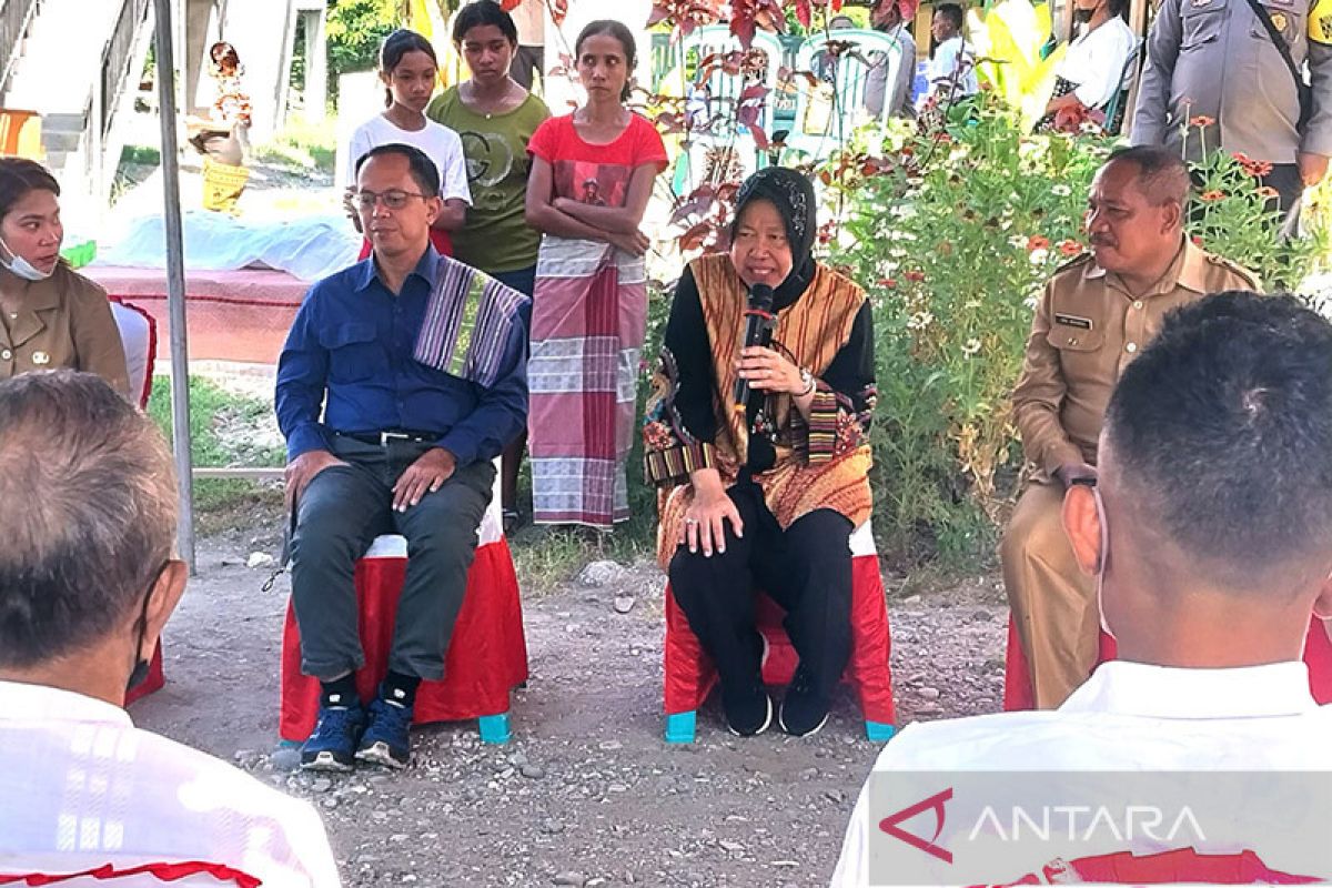 Menteri Sosial serahkan bantuan rumah bagi korban badai Seroja di NTT