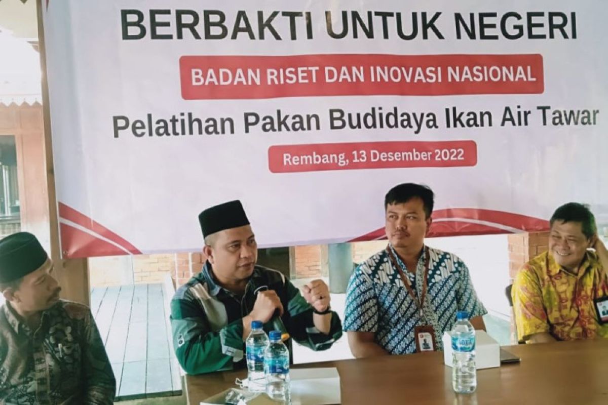 Komis VII DPR bersama BRIN gelar pelatihan pembuatan pakan ikan