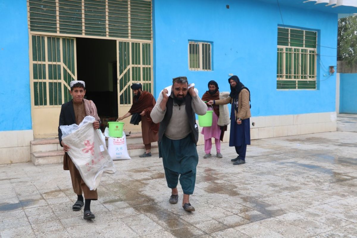Afganistan distribusikan bantuan kemanusiaan dari China di Kota Farah
