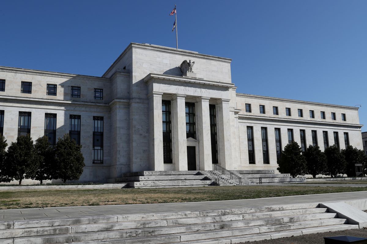 Fed mungkin perlambat kenaikan suku bunga, berakhir di bawah 5 persen