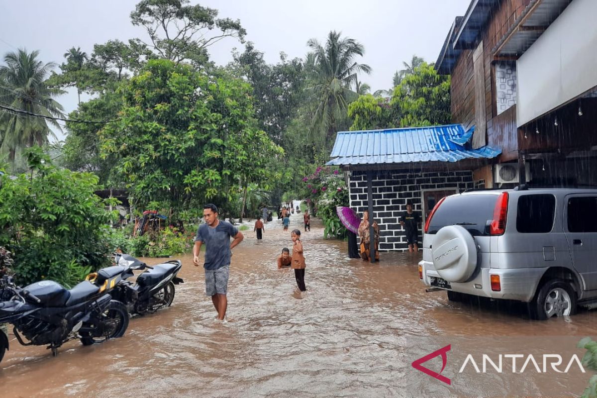 17 lokasi di Natuna terendam banjir rob