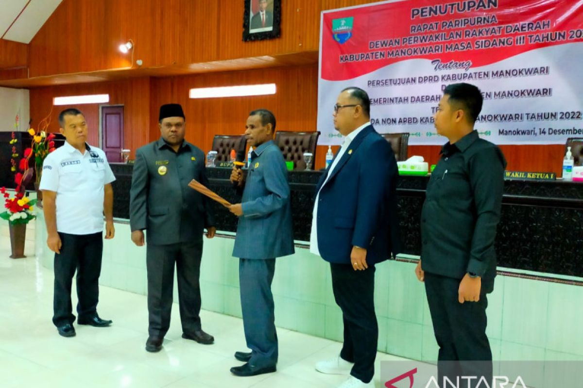 DPRD Manokwari sahkan delapan perda jawab kebutuhan daerah