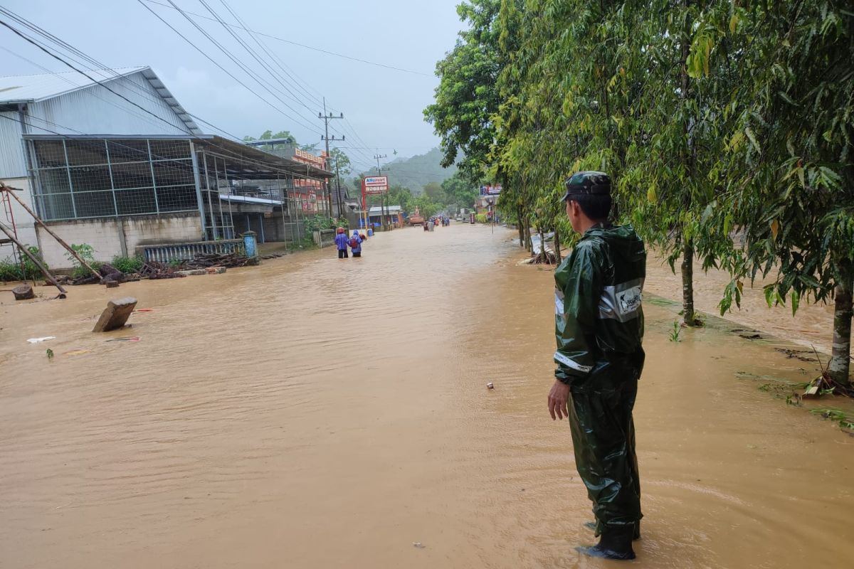 Banjir Bandang Rendam Wilayah Pesisir Selatan Trenggalek Antara News