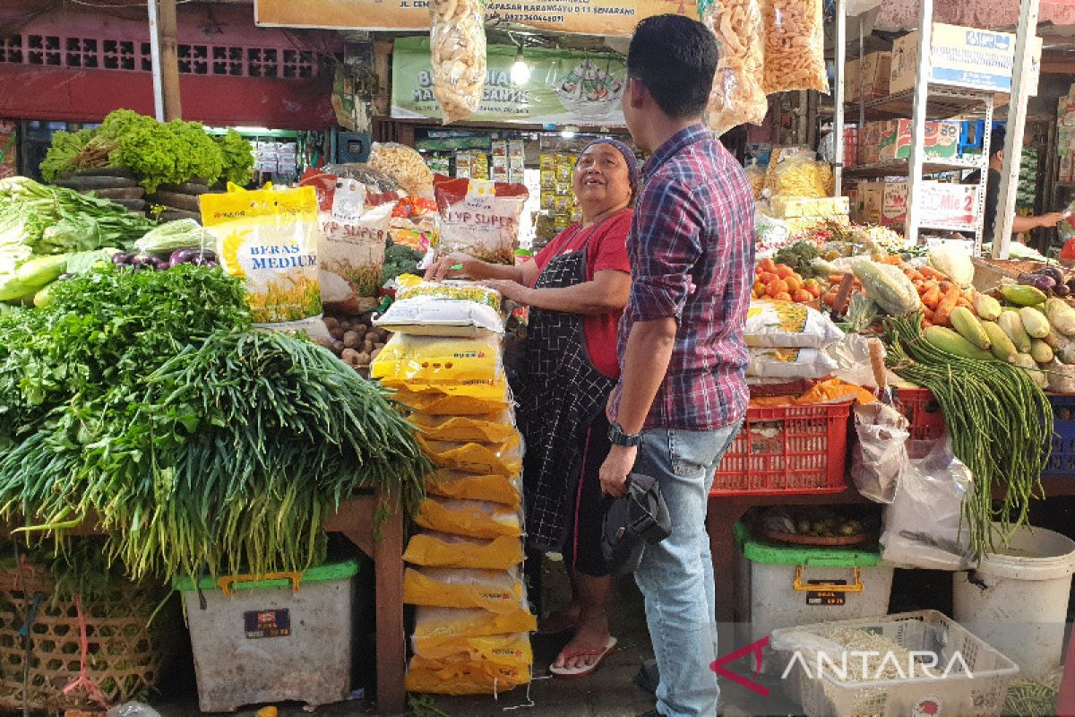 Bulog gencarkan KPSH jaga kestabilan harga pasar beras di Semarang