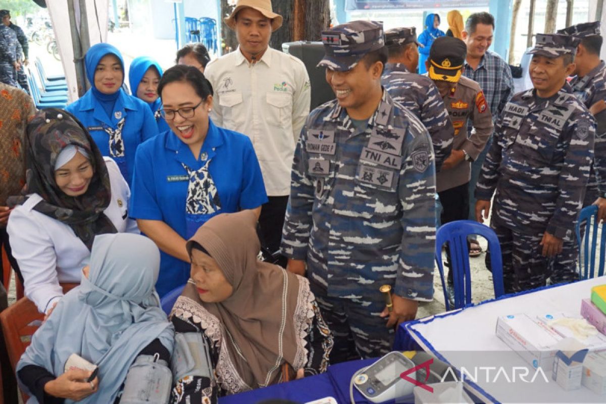 Lanal Bengkulu gerakkan ekonomi masyarakat pesisir