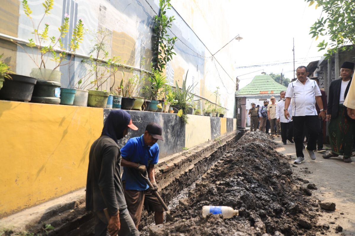 Pemkot Surabaya percepat pengerjaan saluran melalui dana kelurahan