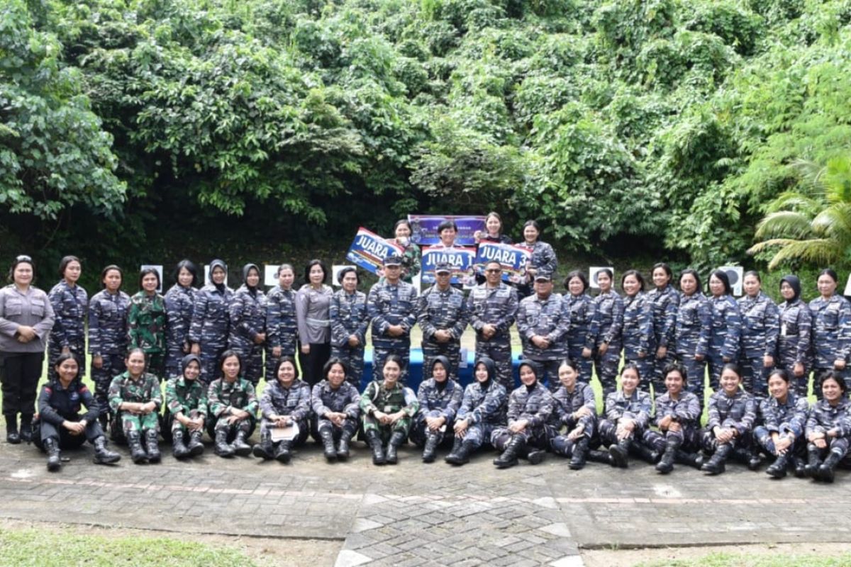 Danlantamal VIII: Lomba menembak bangun kebersamaan wanita TNI dan Polwan