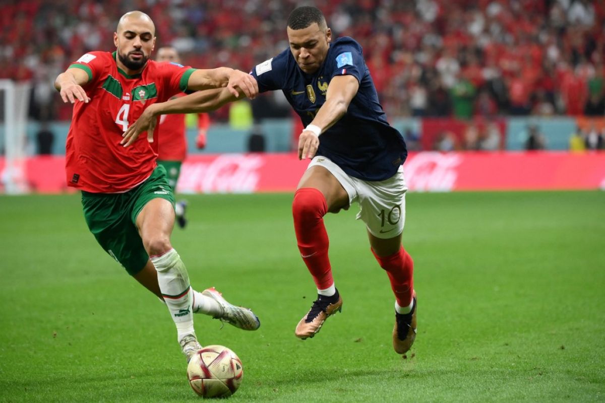 Manchester United bidik bintang Maroko Sofyan Amrabat