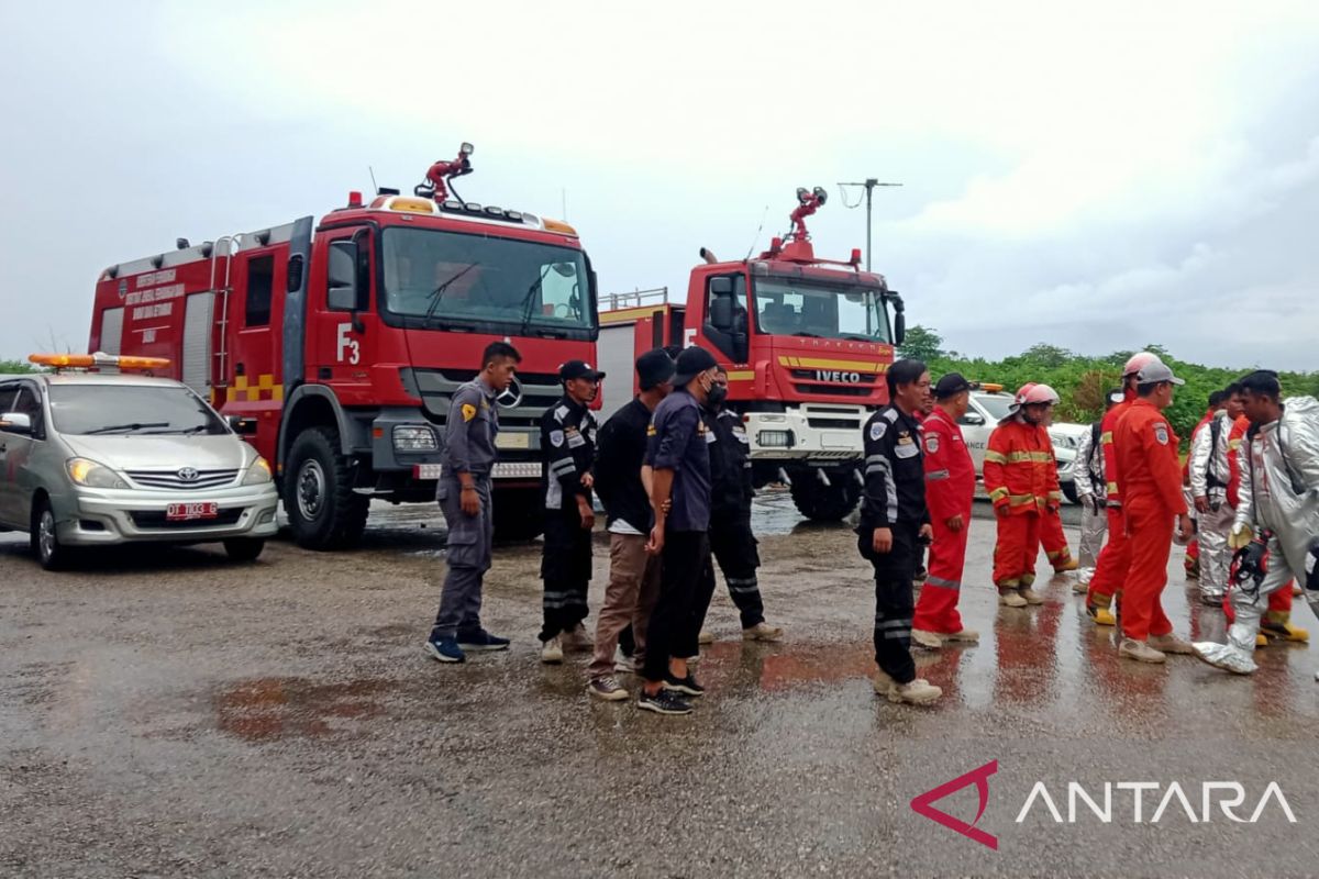 Bandara Baubau simulasi penanggulangan darurat kecelakaan pesawat