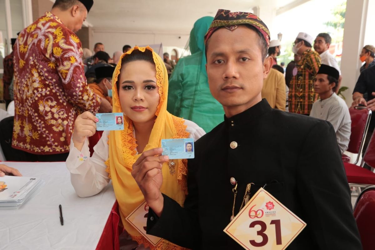 50 pasangan Surabaya ikuti isbat nikah melalui progam "Lontong Kupang"