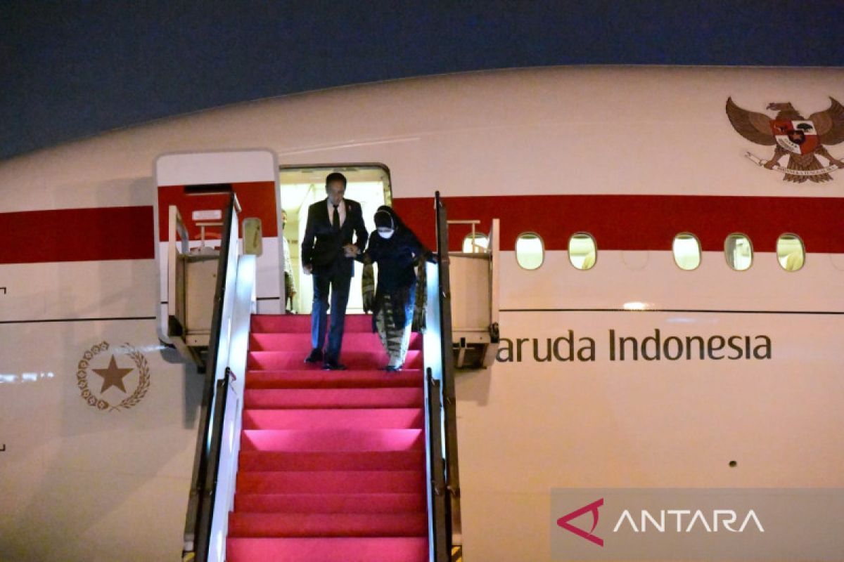 Presiden Jokowi tiba di Indonesia usai hadiri KTT ASEAN-EU di Brussels