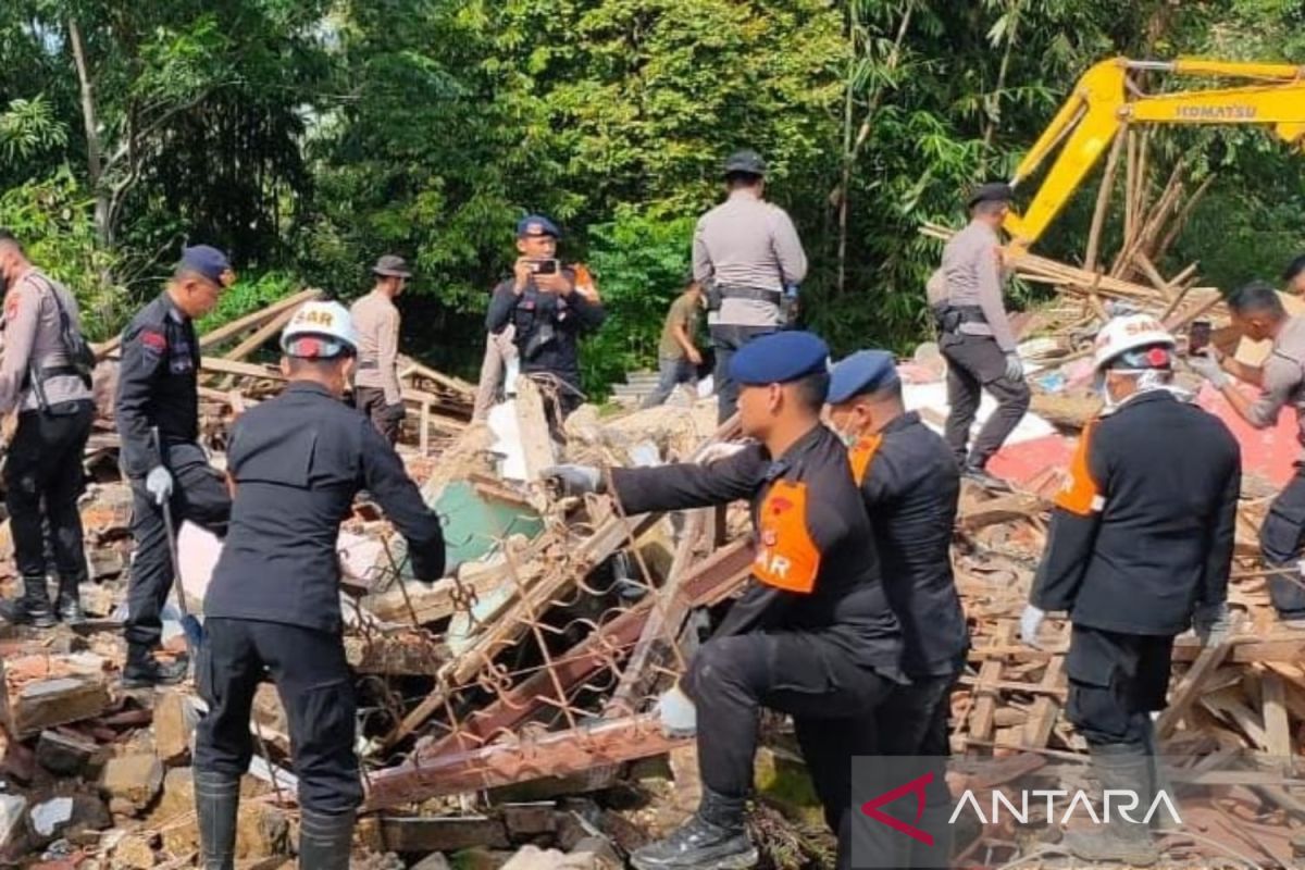 Pemkab Cianjur: Pendataan rumah rusak tanpa batas waktu