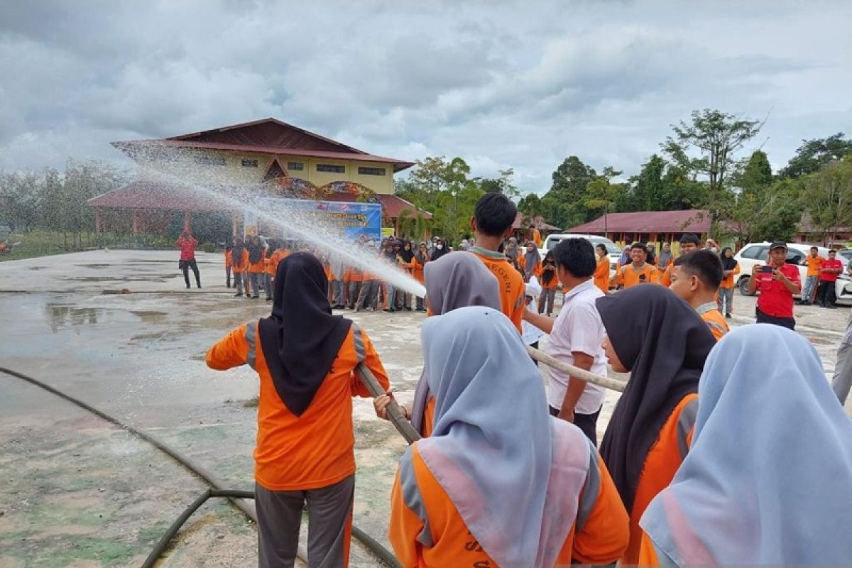 PT Arara Abadi berkolaborasi dengan Jurnalis Kreatif Riau sosialisasi cegah Karhutla di SMAN 2 Siak