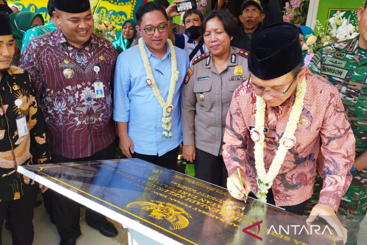 Bupati Bekasi resmikan alih status Desa Setia Asih