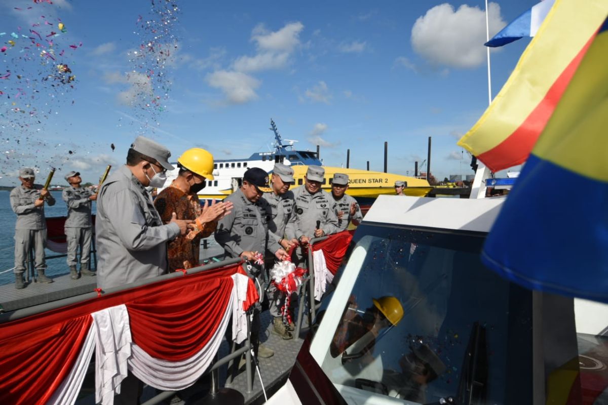 Kapal berkecepatan tinggi buatan Indonesia diluncurkan