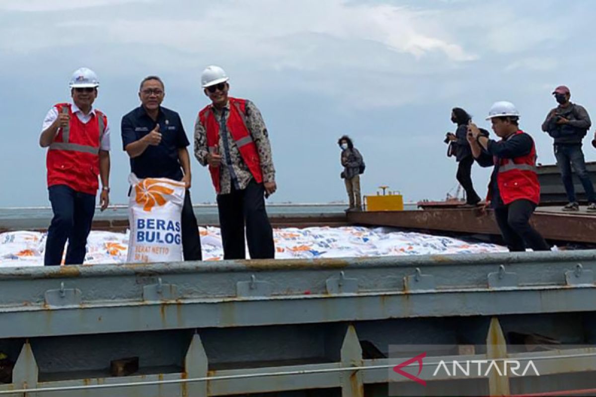 Mendag pastikan 200 ribu ton beras Bulog tiba di Tanjung Priok