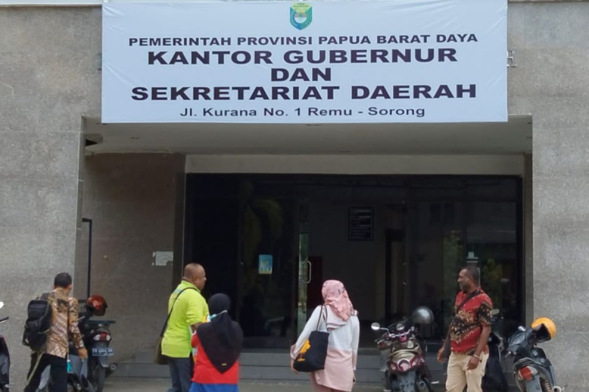 Tarian adat Suku MOI sambut Penjabat Gubernur Papua Barat Daya di Sorong