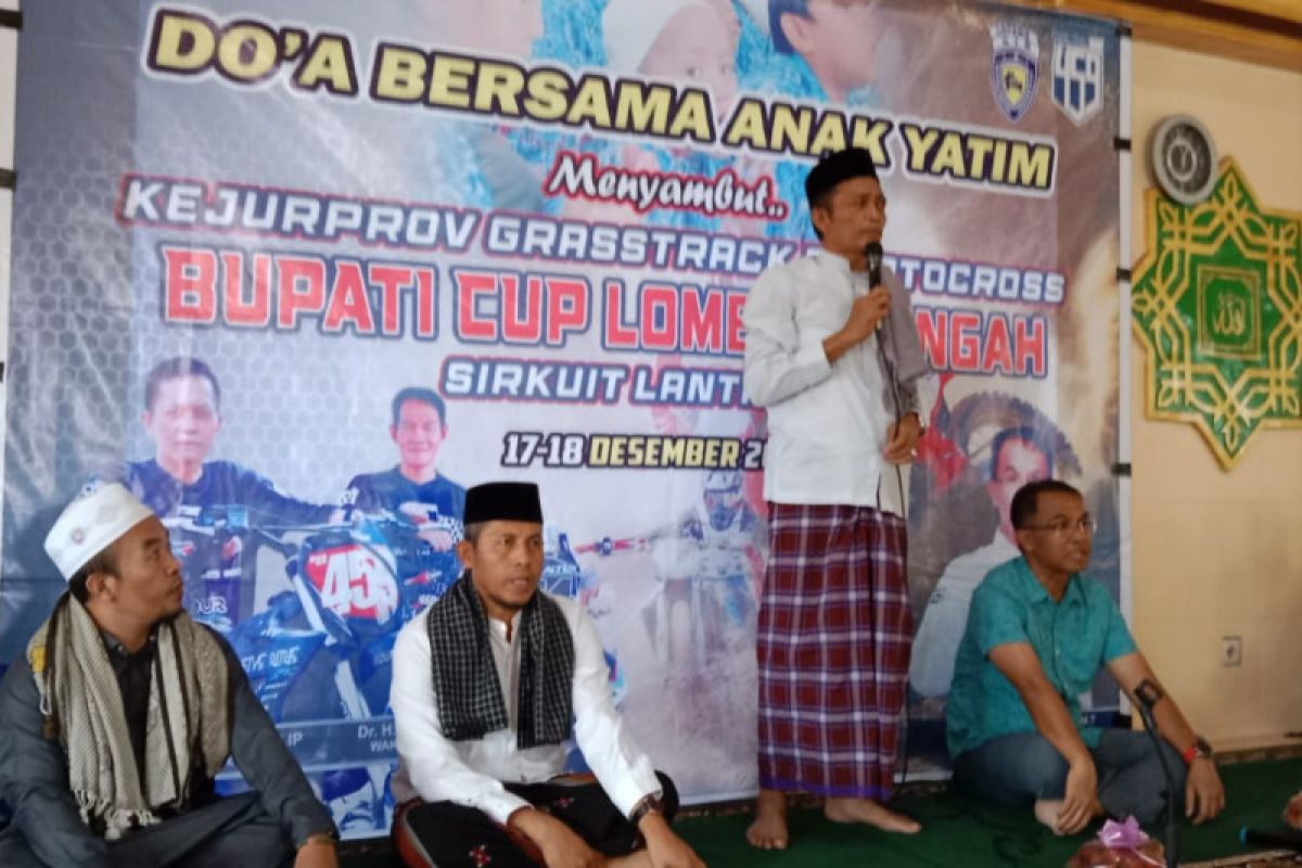 Bupati Loteng berdoa bersama anak yatim kesuksesan motor cross