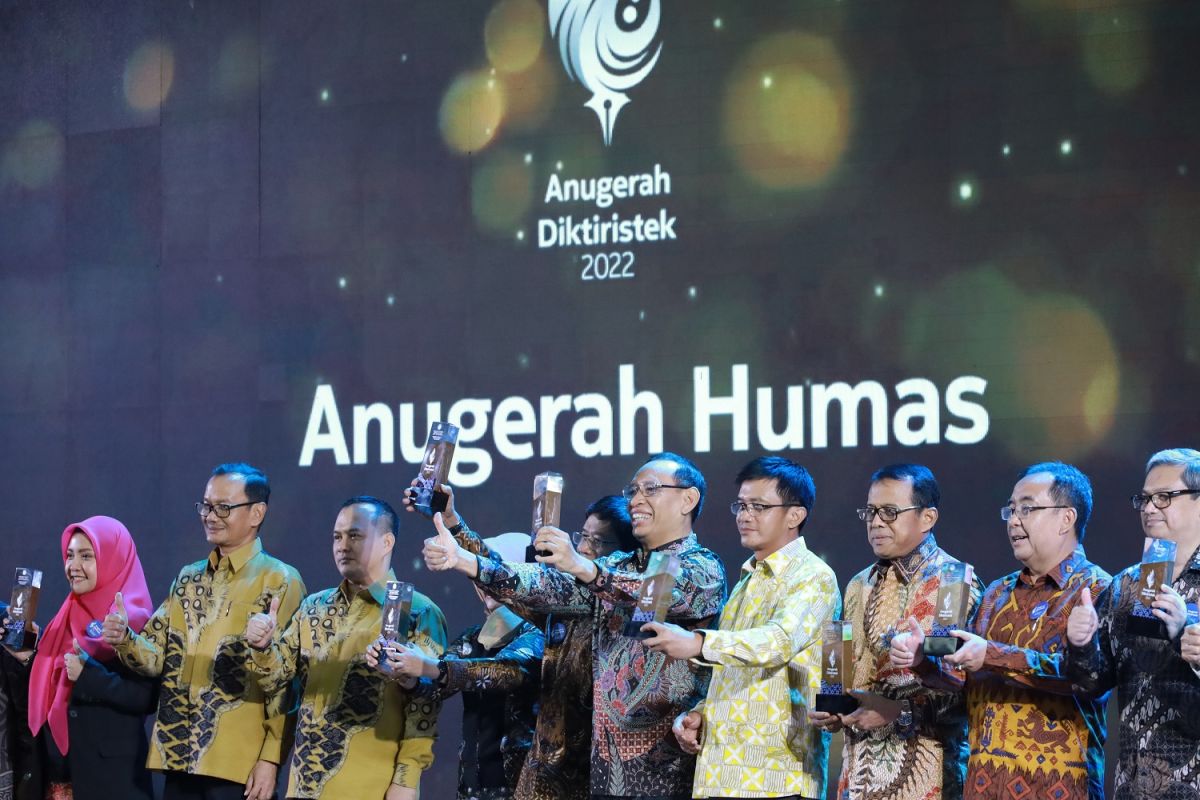 Unair Boyong 10 penghargaan di ajang Anugerah Diktiristek 2022