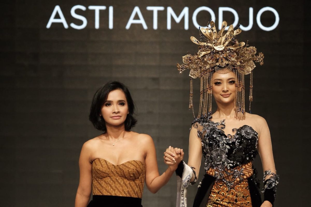 Asti Atmodjo diundang ke panggung fesyen Malaysia pamerkan batik