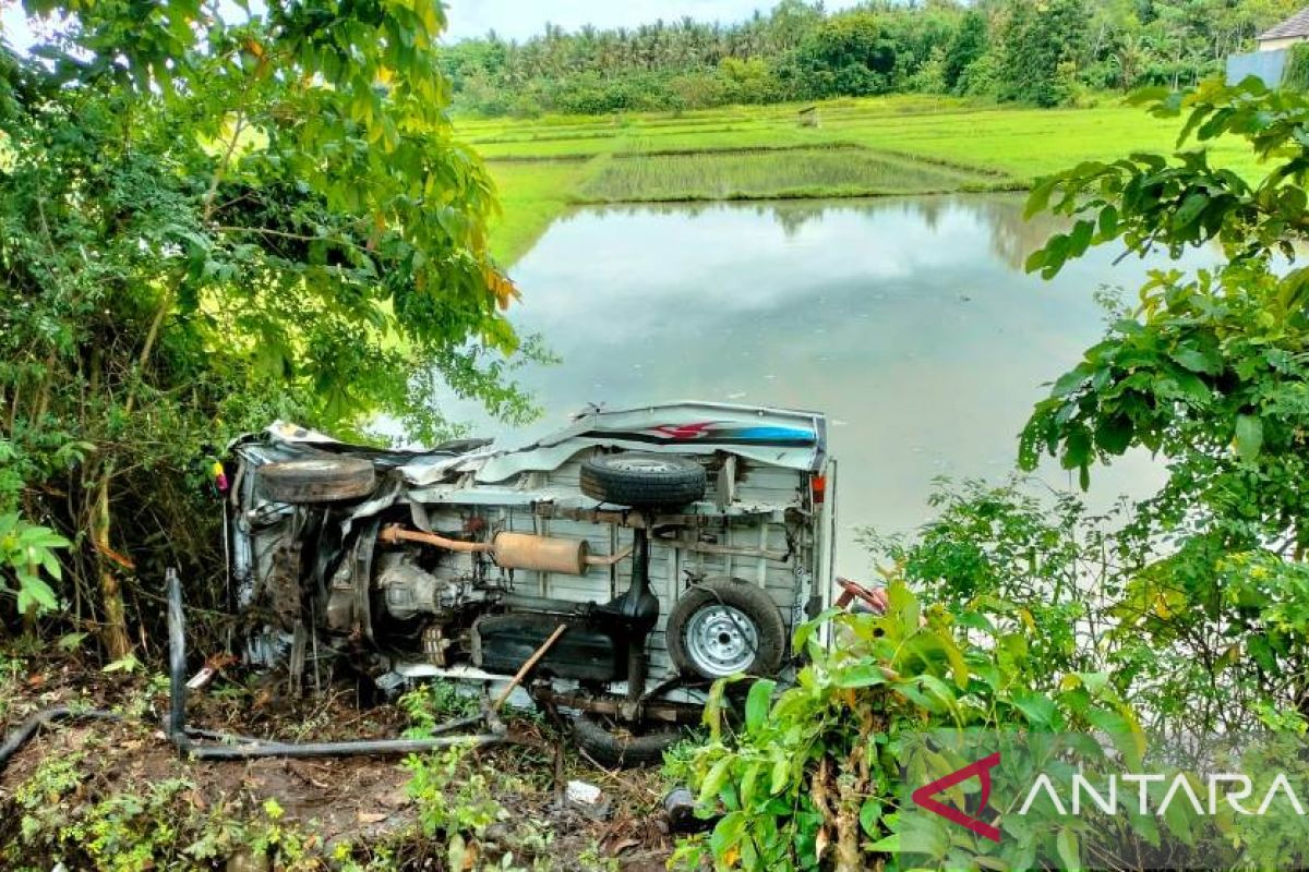 Pick Up angkut buruh kecelakaan, delapan orang luka-luka