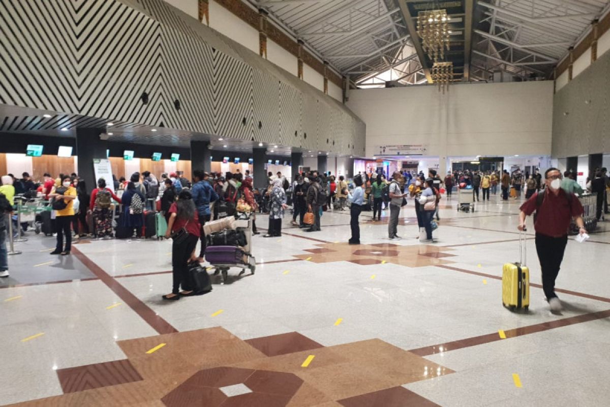 Penumpang di Bandara Juanda mulai meningkat jelang libur Natal