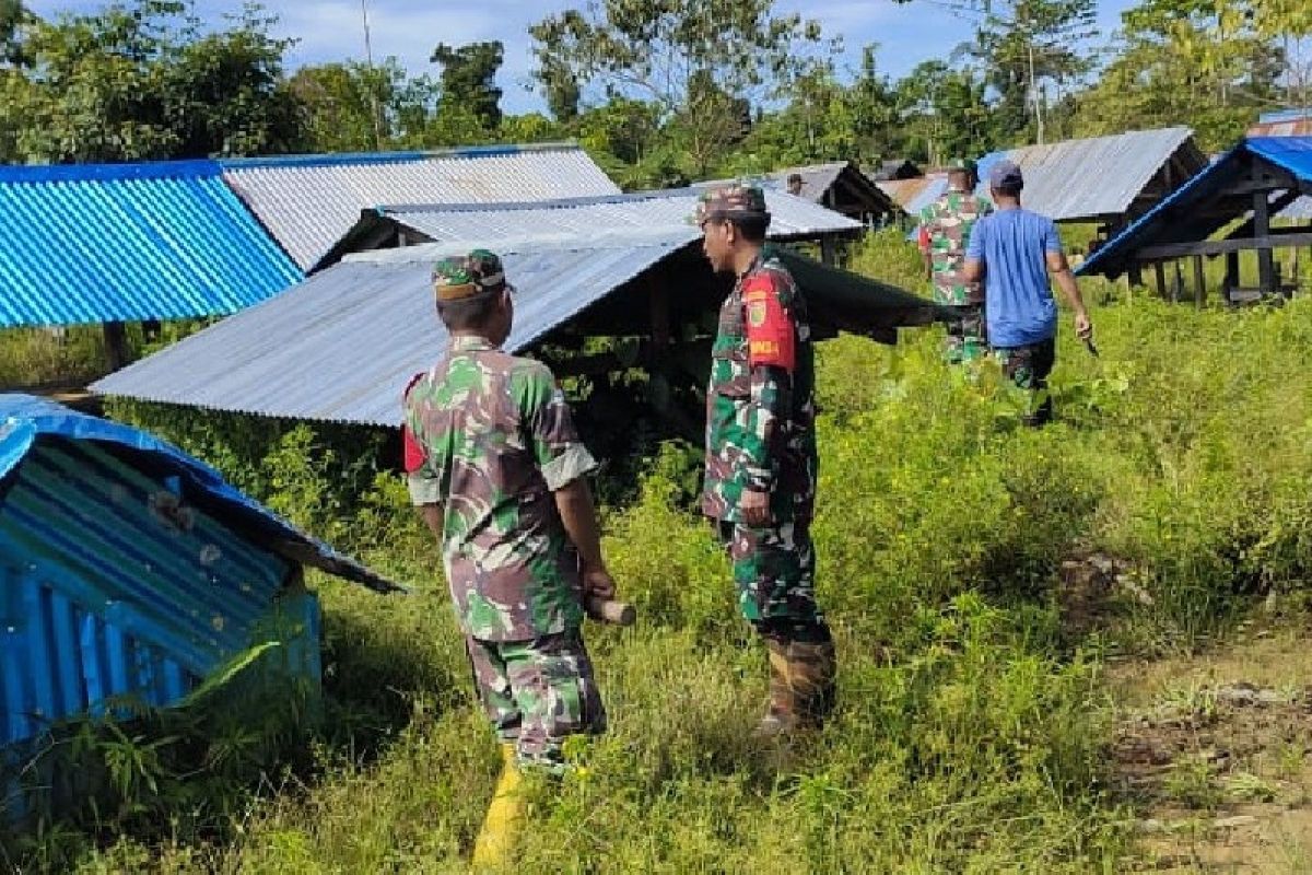 Kodim 1715 Yahukimo gandeng warga bersihkan TPU peringati Hari Juang