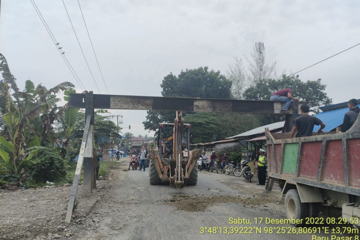 Dishub Langkat pasang kembali portal Pasar X Tanjung Beringin
