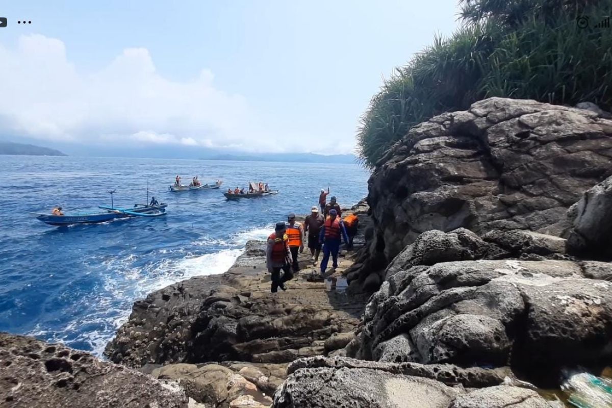 Petugas gabungan gelar patroli pulau terluar antisipasi pencurian ikan