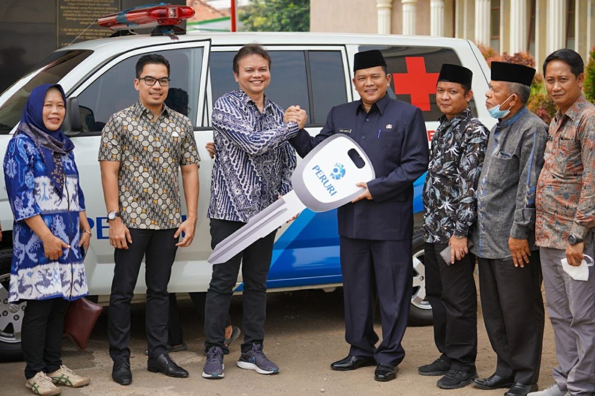 Peruri salurkan bantuan ambulans jenazah untuk DKM Agung Shekh Quro Karawang