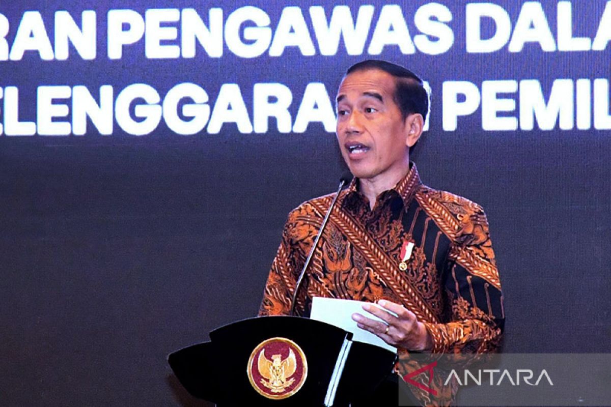 Jokowi ingatkan Bawaslu Pemilu/Pilkada 2024 terbesar sepanjang sejarah
