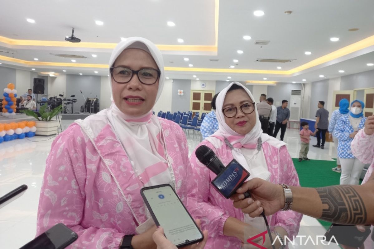 IWABRI Kanwil Manado bagikan paket pangan di HUT BRI ke-127