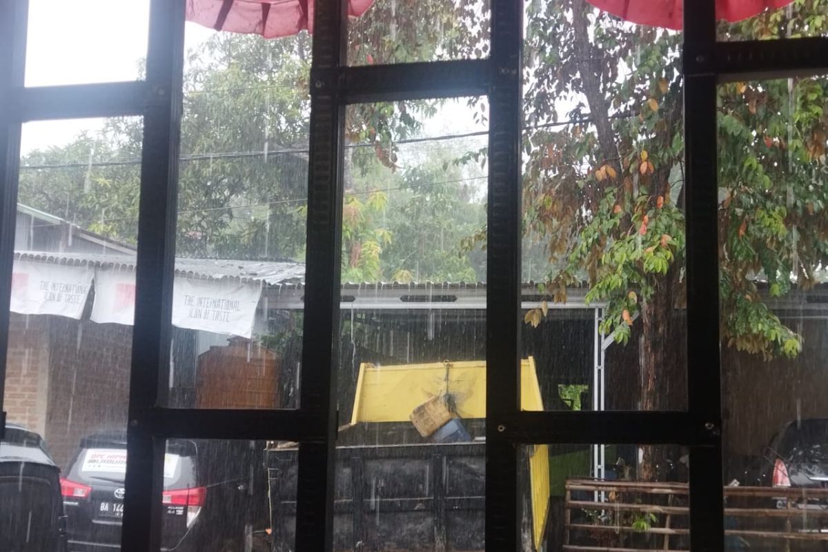 BMKG beri peringatan dini waspada hujan lebat di Manggarai Barat