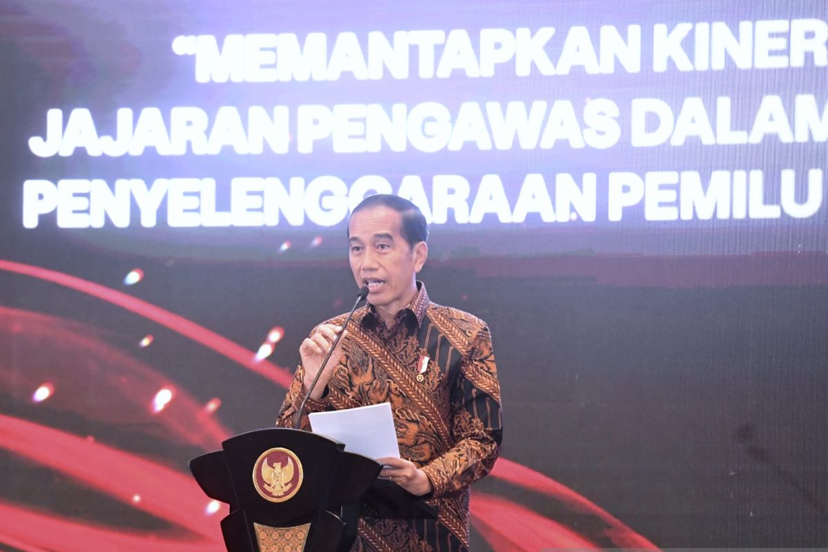 Jokowi ingatkan bahaya isu politik identitas dari media sosial saat Pemilu/Pilkada 2024