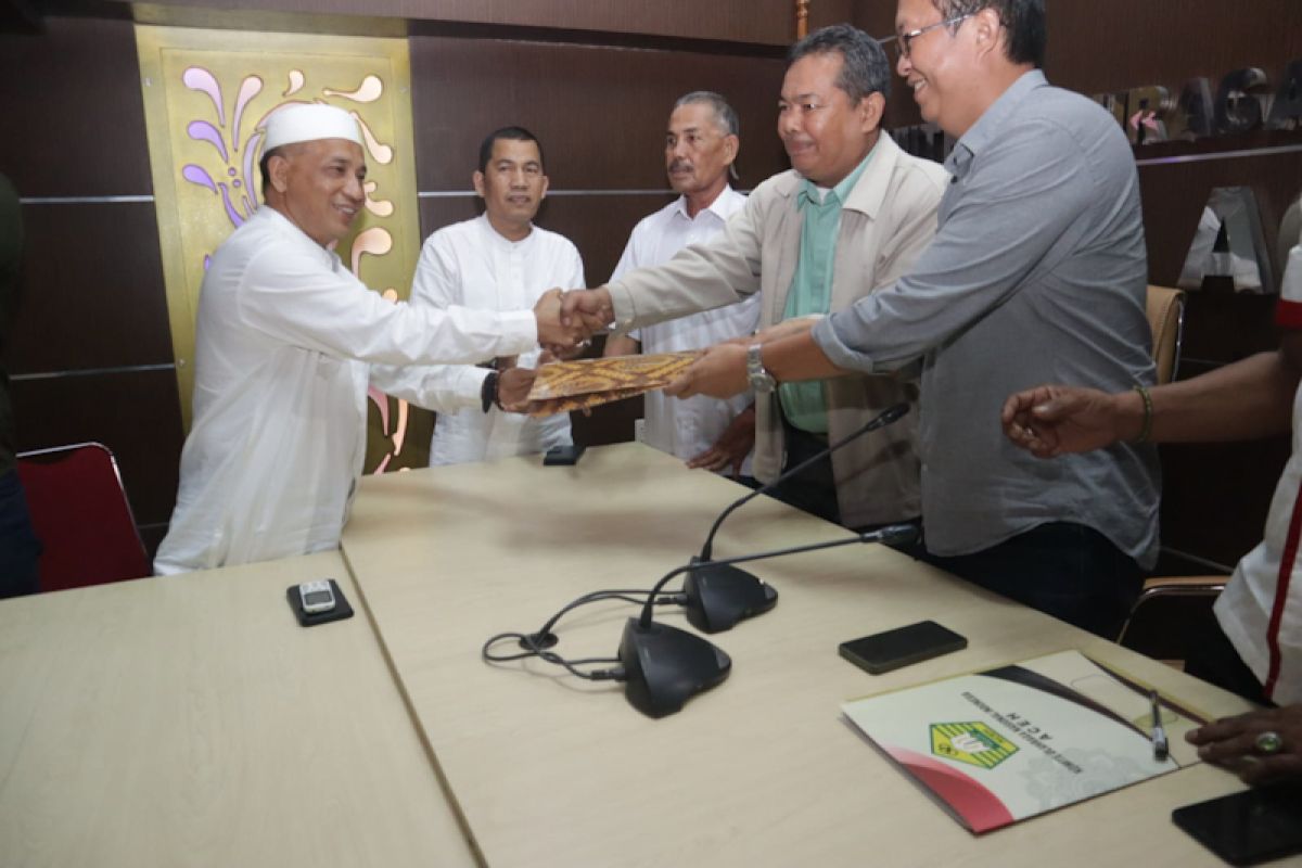 Abu Razak Resmi daftar bakal calon Ketua Umum KONI Aceh