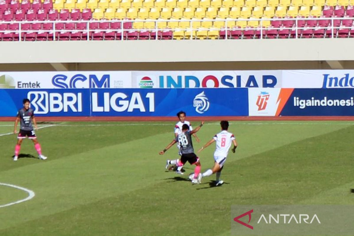 Arema FC tundukkan Persita 2-0