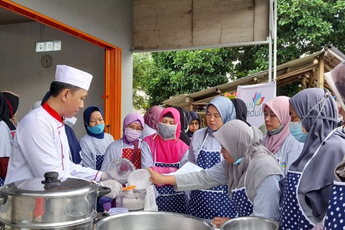 PLN UID Banten Dukung Pemberdayaan Ibu-Ibu dengan Pelatihan Frozen Food
