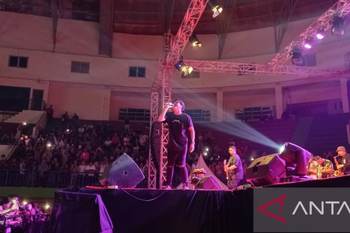 Konser Rizky Febian sukses puaskan ribuan Rizfelous di Pulau Bangka