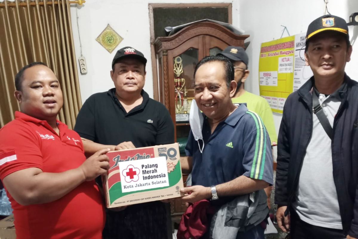 National Red Cross distributes aid to Manggarai fire victims