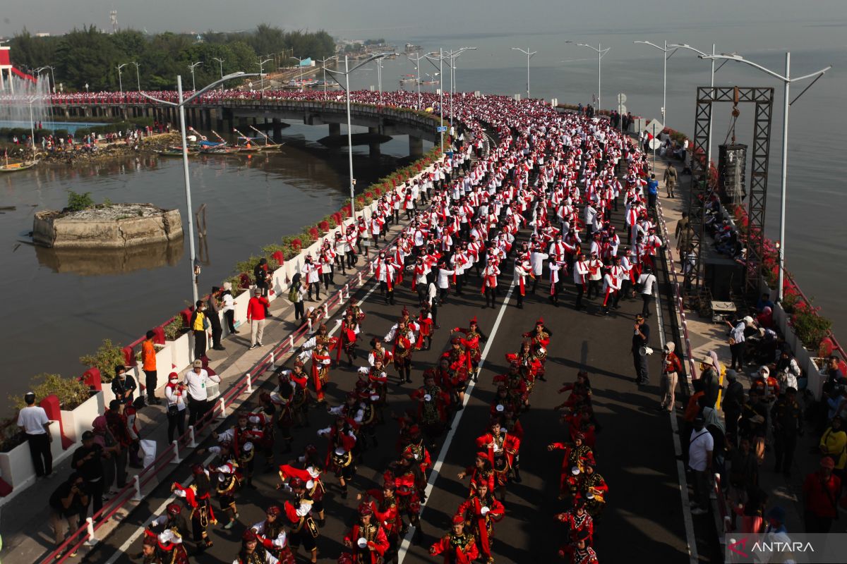 Tari Remo massal di Surabaya