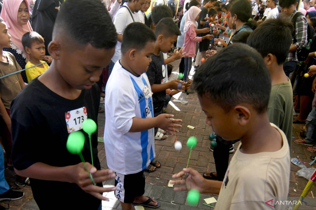 Lato-lato dan risiko semua bentuk permainan