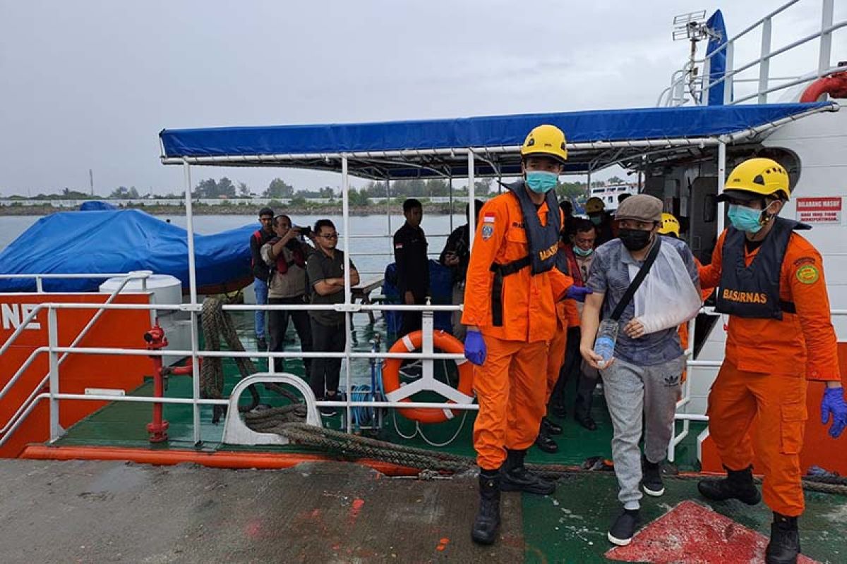 Tim SAR evakuasi WN Filipina alami kecelakaan kerja di kapal