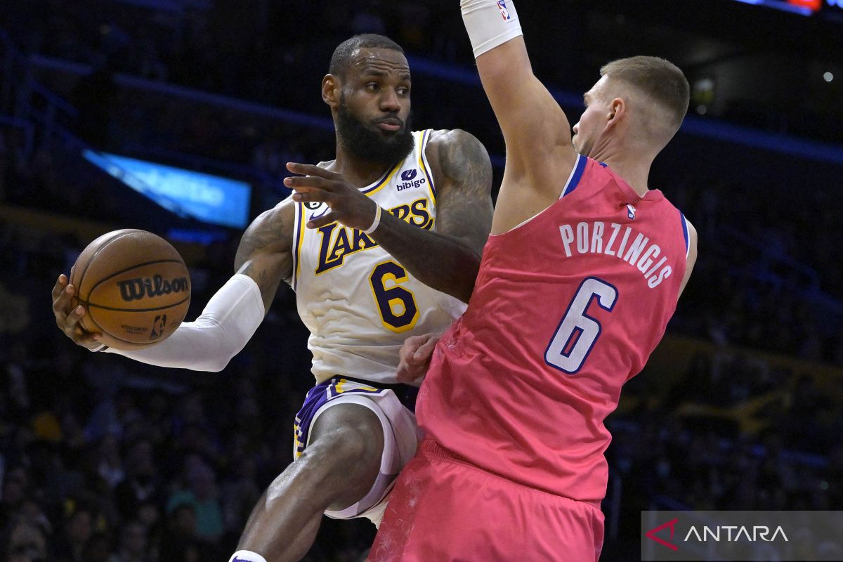 LeBron James gemilang, Lakers kembali ke jalur kemenangan