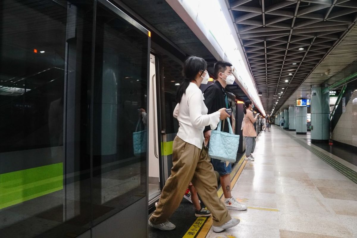 Otoritas China minta transportasi umum kembali beroperasi reguler
