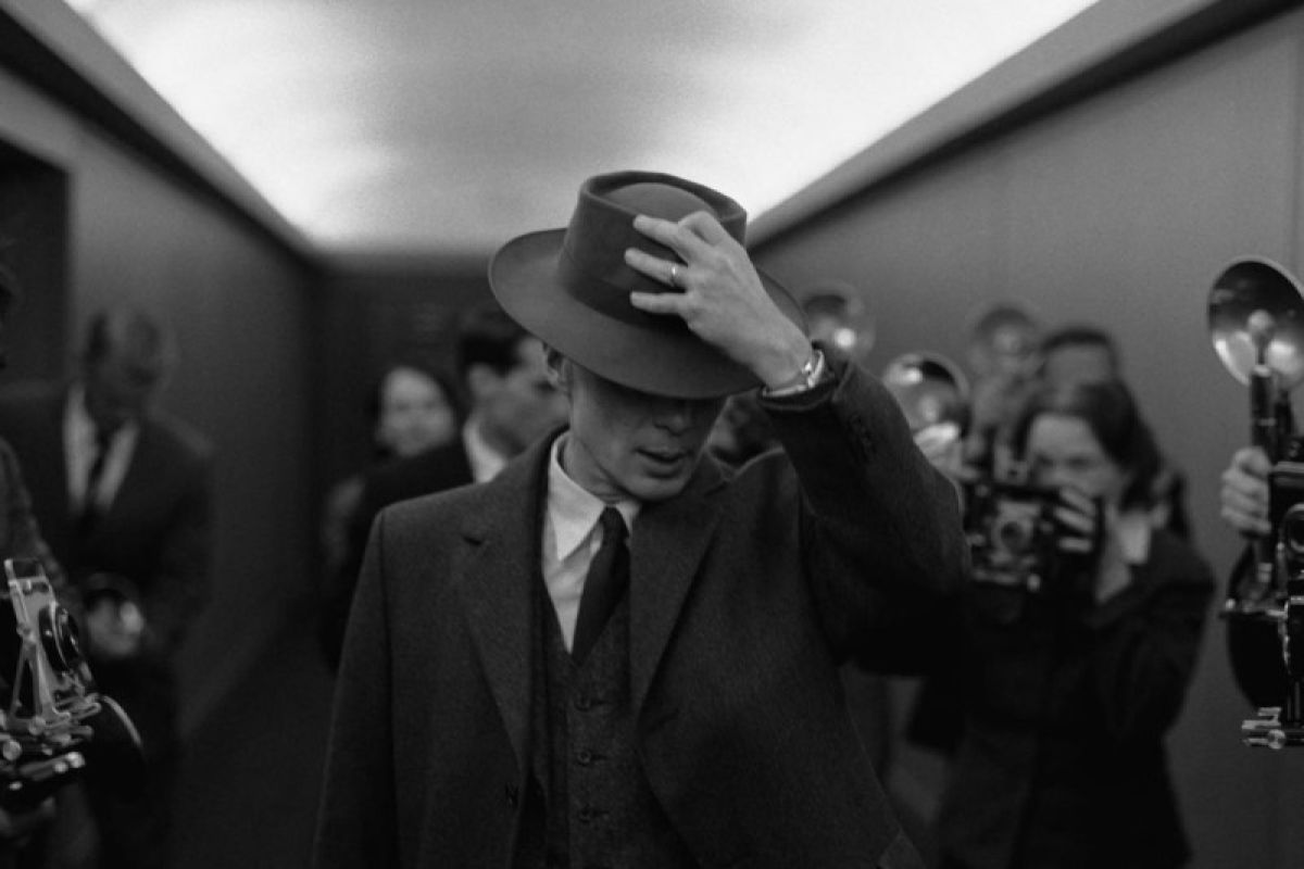 "Oppenheimer" dari Christopher Nolan rilis cuplikan perdana